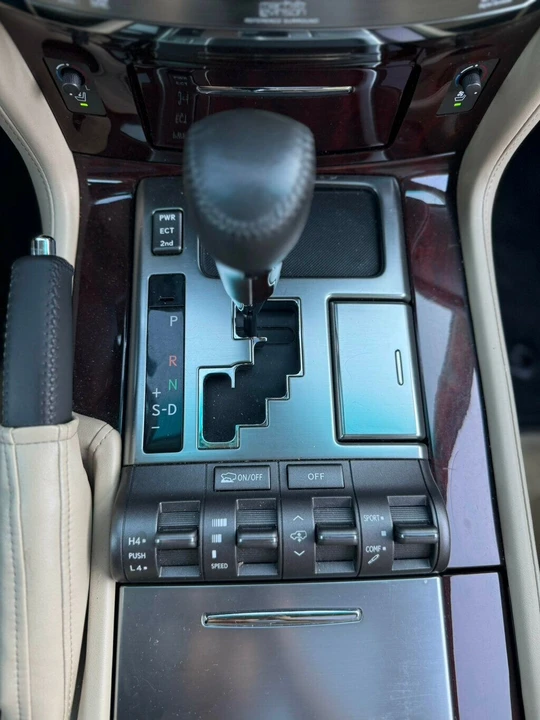2011 Lexus LX 3rd Gen - Image 18 of 21