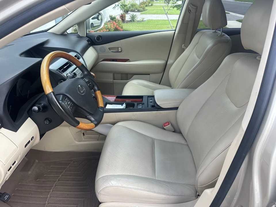 2011 Lexus RX 3rd Gen - Image 16 of 17