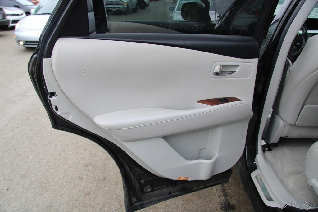 2011 Lexus RX 3rd Gen - Image 18 of 21
