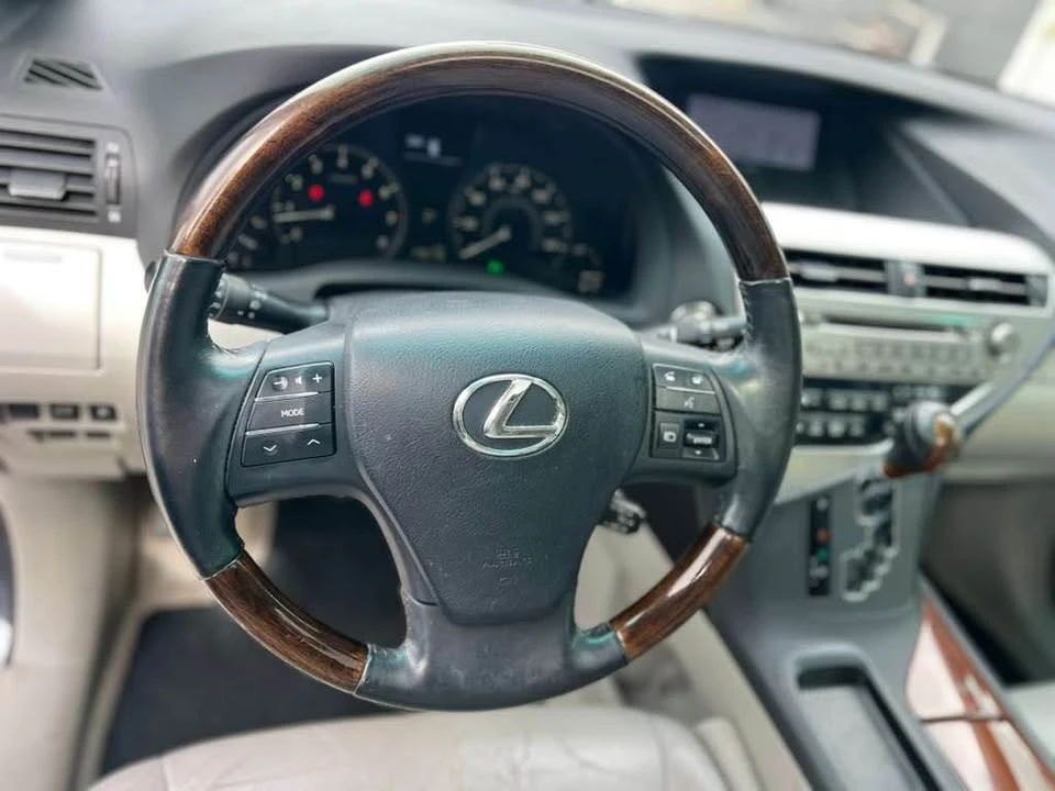 2011 Lexus RX 3rd Gen - Image 16 of 17