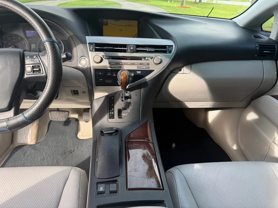 2011 Lexus RX 3rd Gen - Image 10 of 15