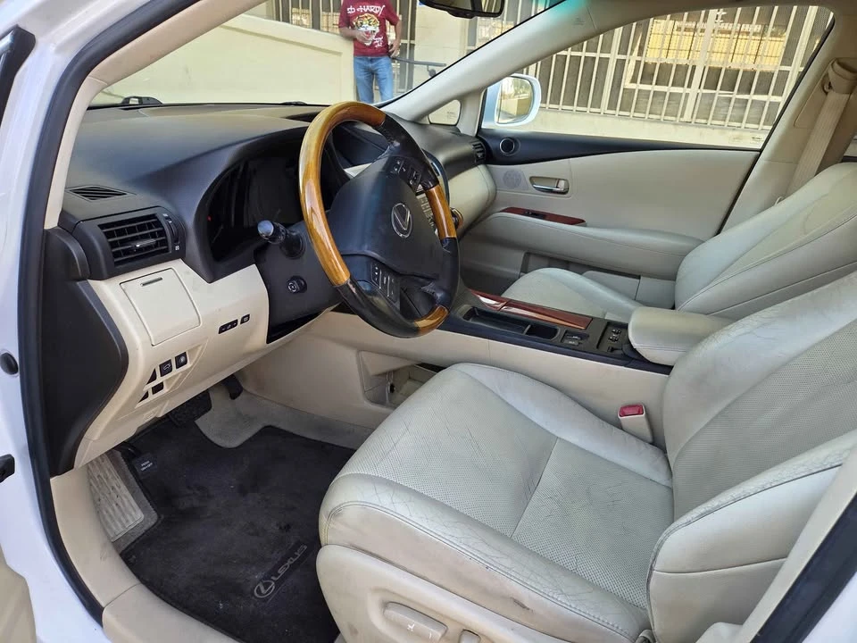 2011 Lexus RX 3rd Gen - Image 15 of 18