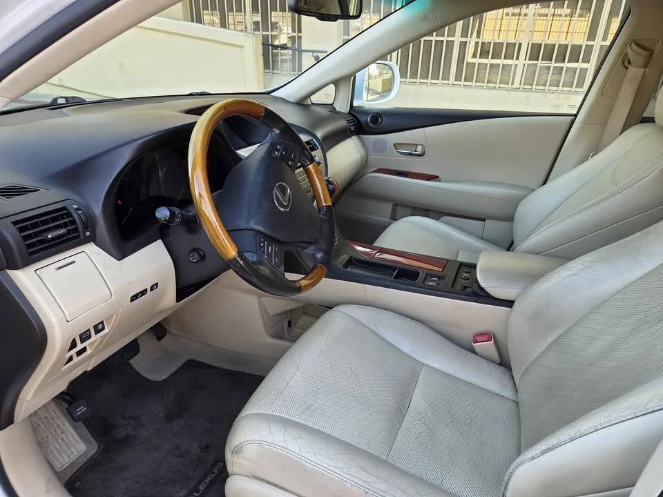 2011 Lexus RX 3rd Gen - Image 17 of 18