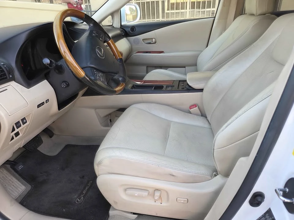 2011 Lexus RX 3rd Gen - Image 16 of 18