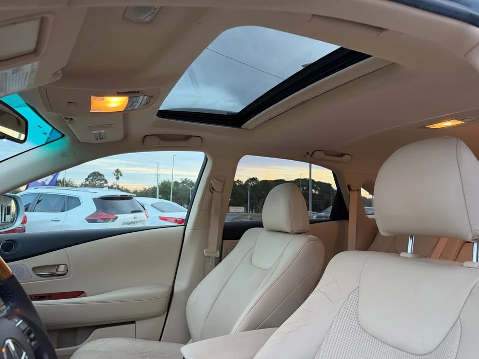 2011 Lexus RX 3rd Gen - Image 13 of 16