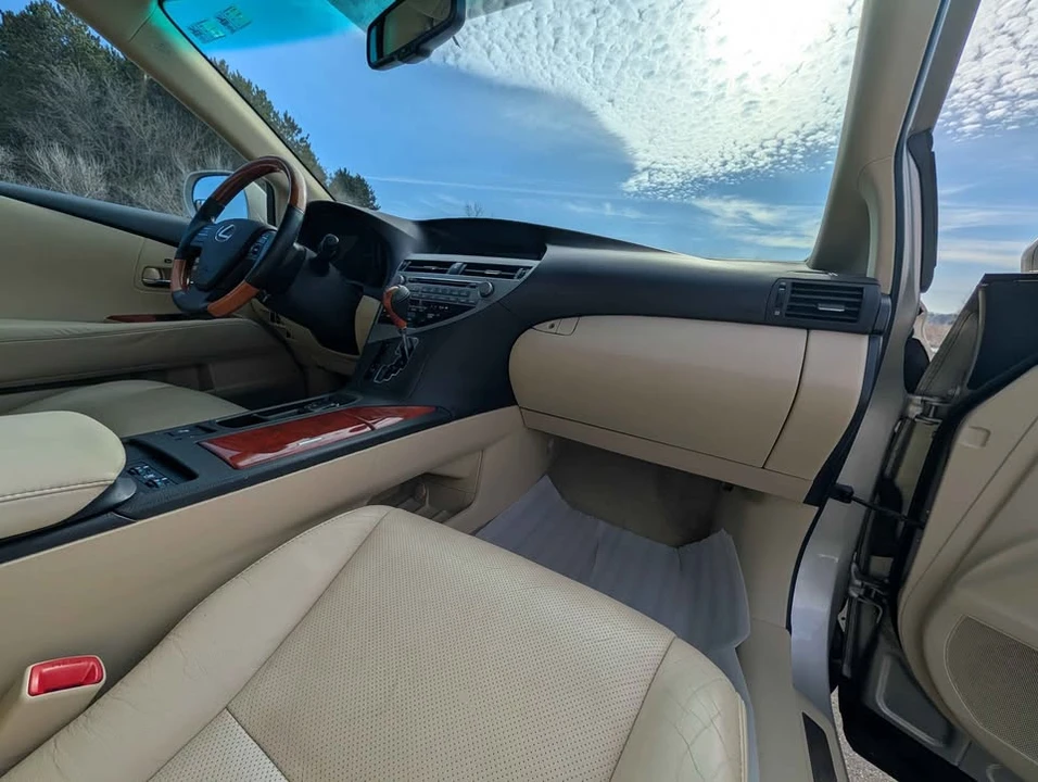 2011 Lexus RX 3rd Gen - Image 17 of 18