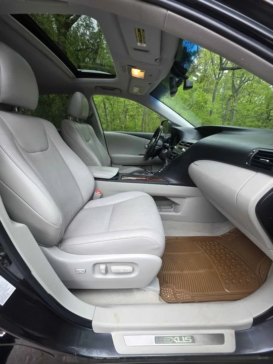 2011 Lexus RX 3rd Gen - Image 16 of 20