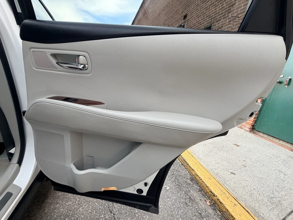 2011 Lexus RX 3rd Gen - Image 19 of 21