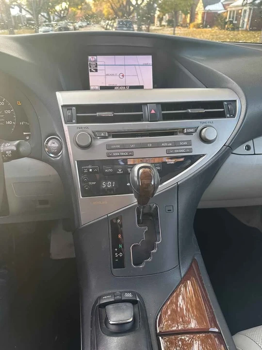 2011 Lexus RX 3rd Gen - Image 16 of 19