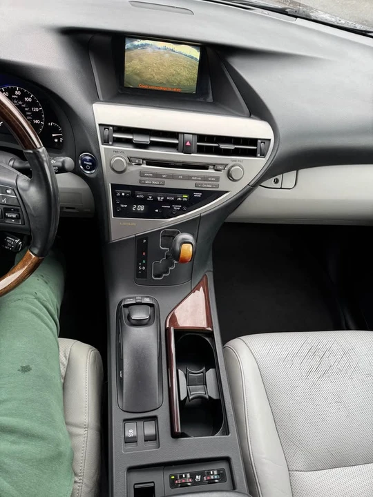 2011 Lexus RX 3rd Gen - Image 14 of 16