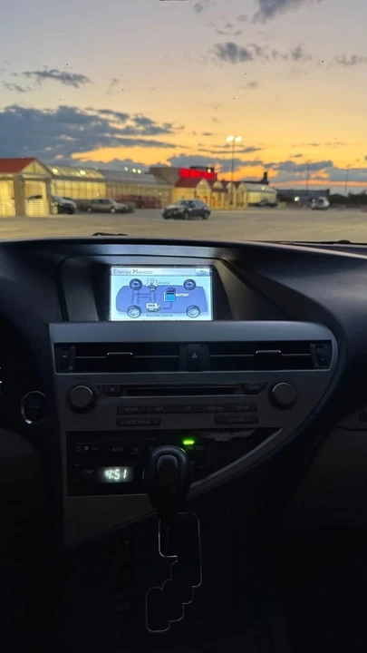2011 Lexus RX 3rd Gen - Image 11 of 16