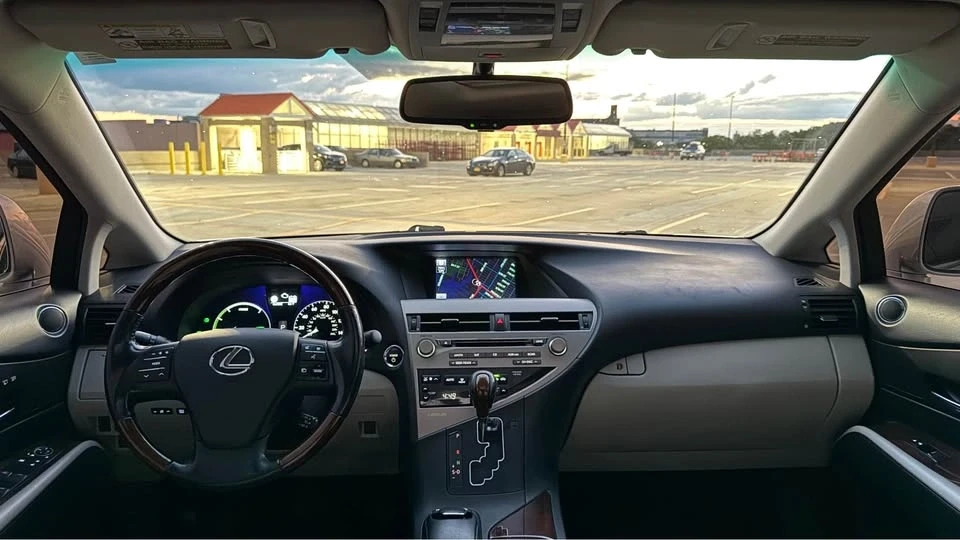 2011 Lexus RX 3rd Gen - Image 9 of 16