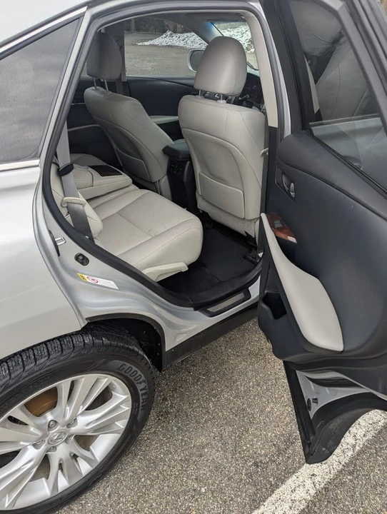 2011 Lexus RX 3rd Gen - Image 11 of 13