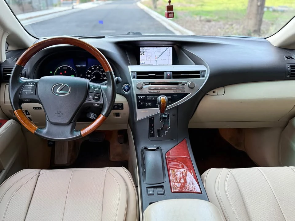 2011 Lexus RX 3rd Gen - Image 10 of 13