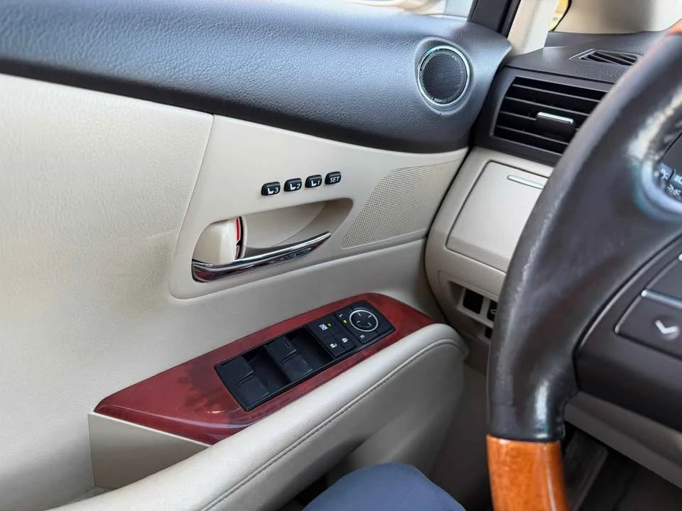 2011 Lexus RX 3rd Gen - Image 8 of 17