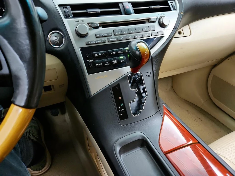 2011 Lexus RX 3rd Gen - Image 18 of 31