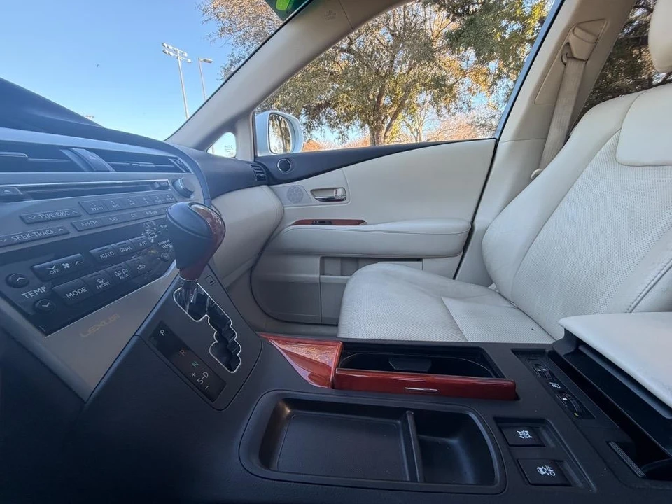 2011 Lexus RX 3rd Gen - Image 17 of 21