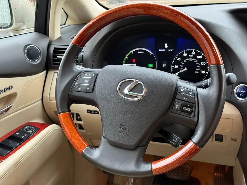 2011 Lexus RX 3rd Gen - Image 17 of 19