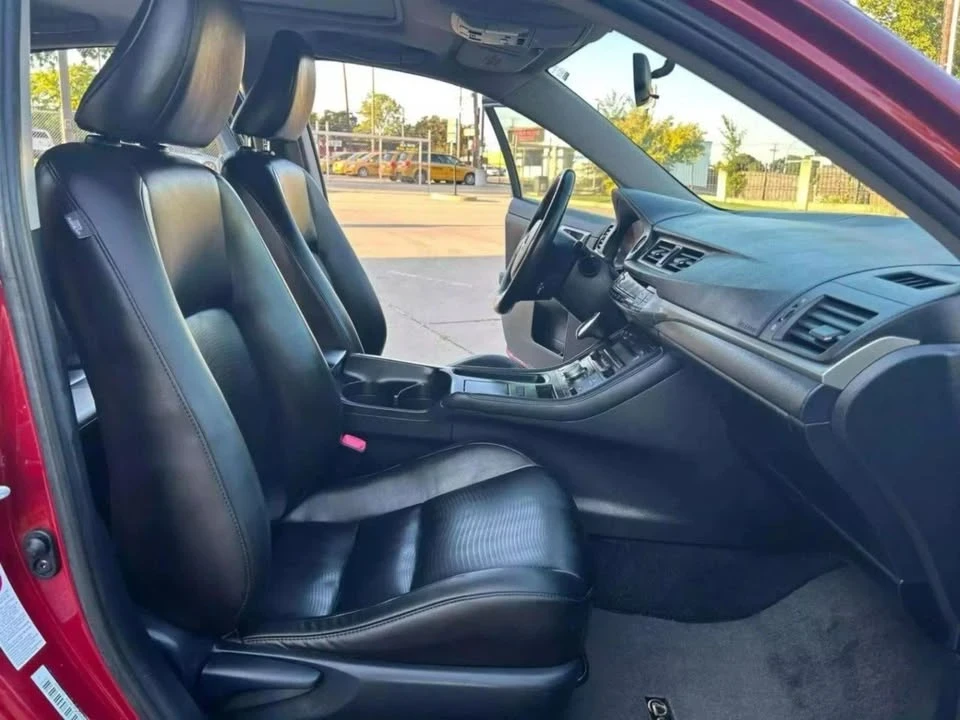 2011 Lexus CT - Image 19 of 20