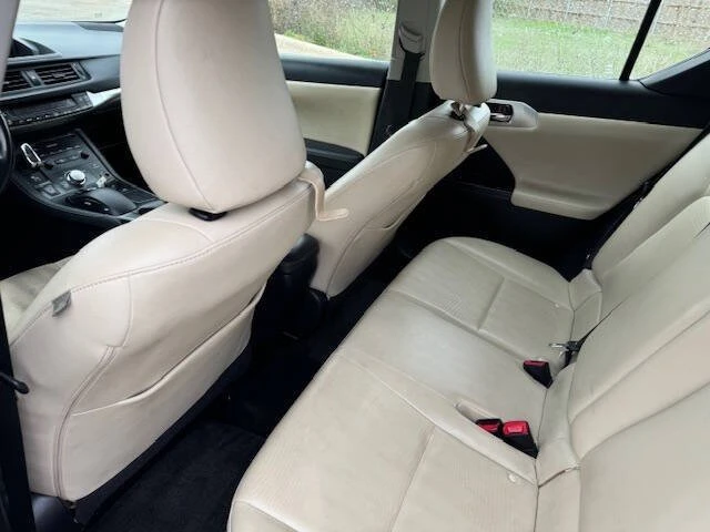 2011 Lexus CT - Image 17 of 20