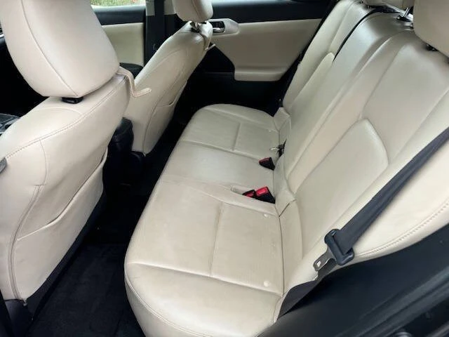 2011 Lexus CT - Image 15 of 20