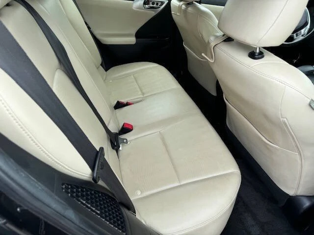 2011 Lexus CT - Image 19 of 20