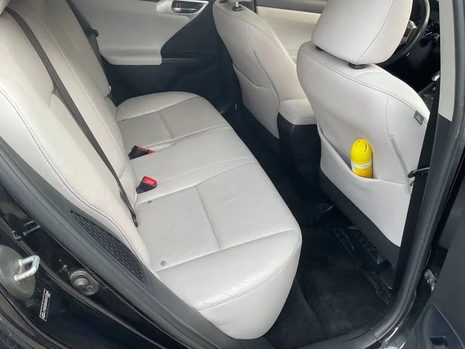 2011 Lexus CT - Image 8 of 20