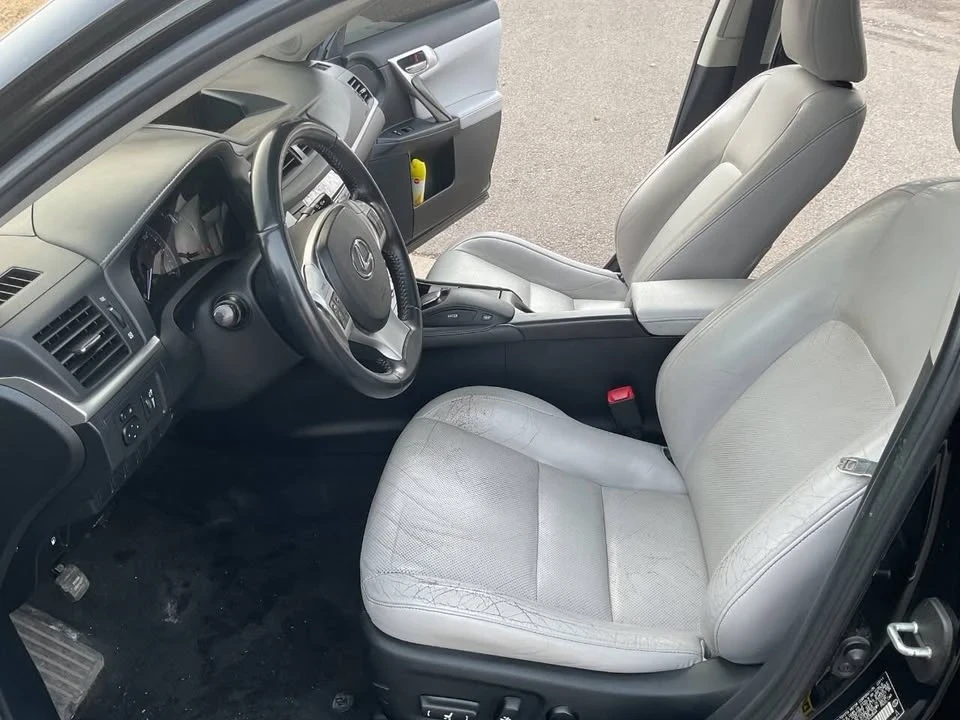 2011 Lexus CT - Image 10 of 20
