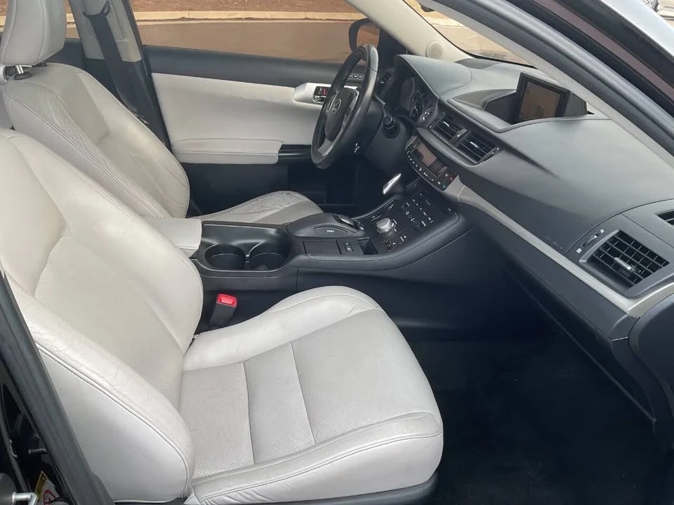 2011 Lexus CT - Image 12 of 20