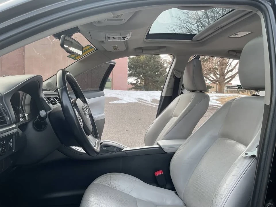 2011 Lexus CT - Image 15 of 20