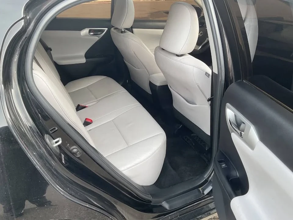 2011 Lexus CT - Image 9 of 20