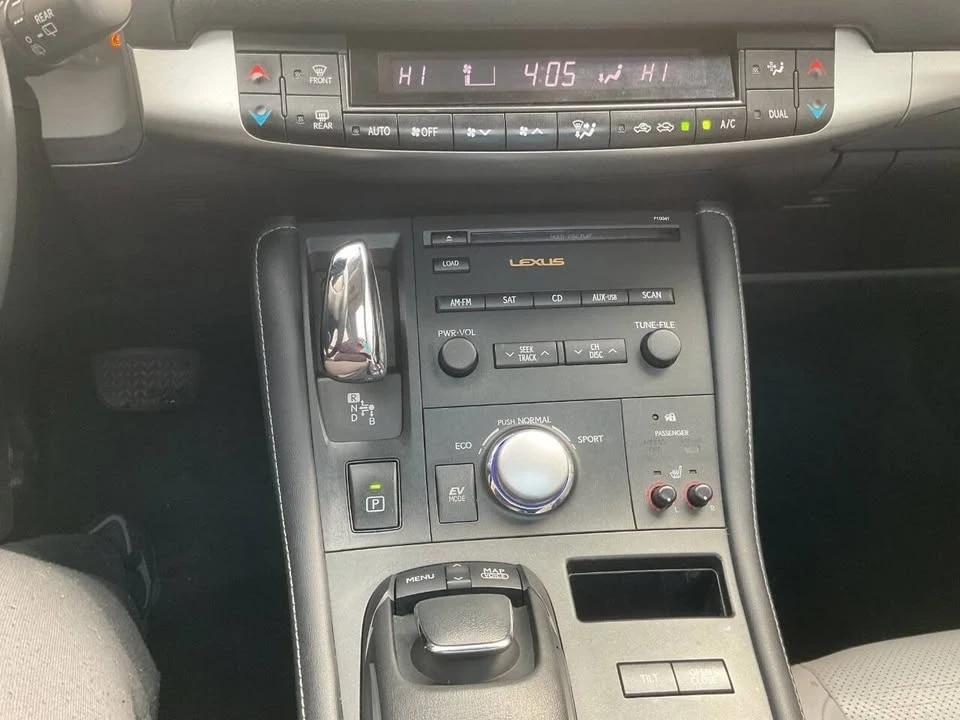 2011 Lexus CT - Image 17 of 20