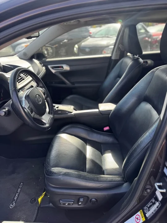 2011 Lexus CT - Image 17 of 20