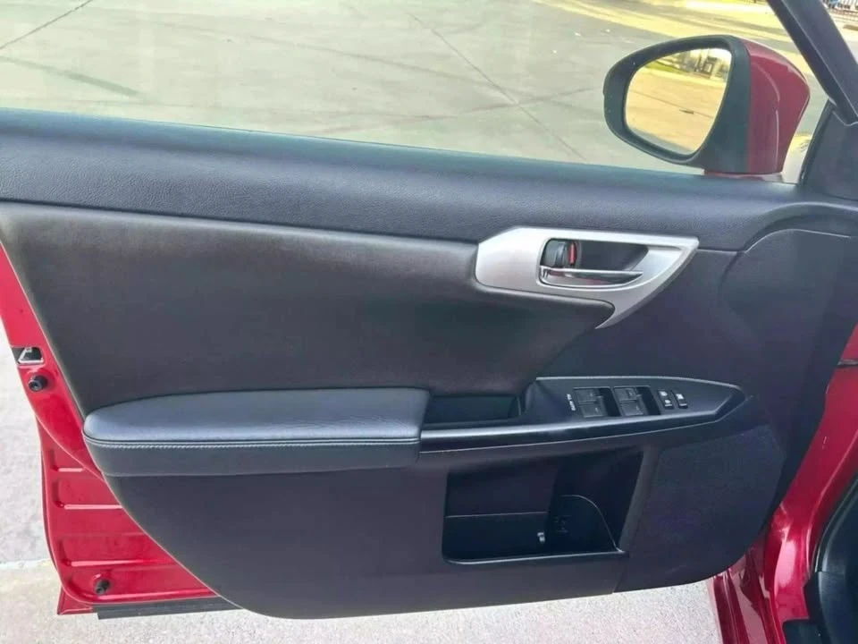 2011 Lexus CT - Image 17 of 20