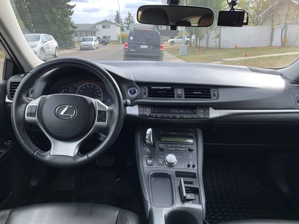 2011 Lexus CT - Image 2 of 8