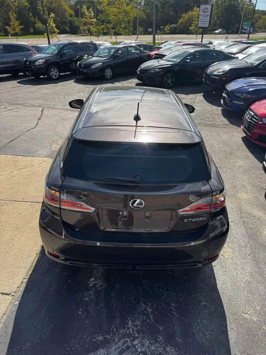2011 Lexus CT - Image 9 of 20