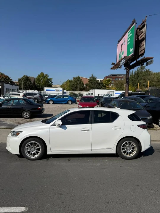 2011 Lexus CT - Image 2 of 9