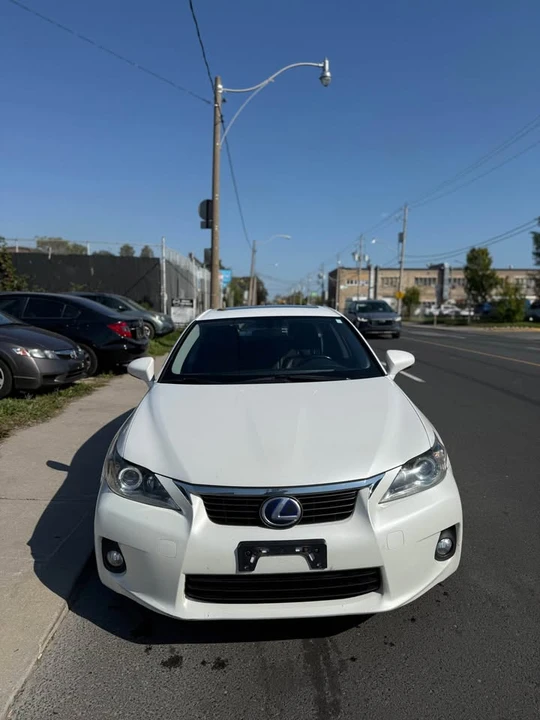 2011 Lexus CT - Image 8 of 9