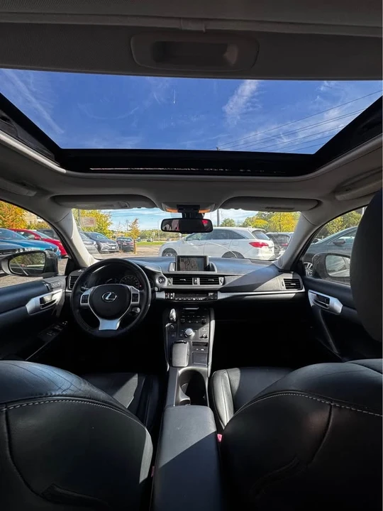 2011 Lexus CT - Image 19 of 20