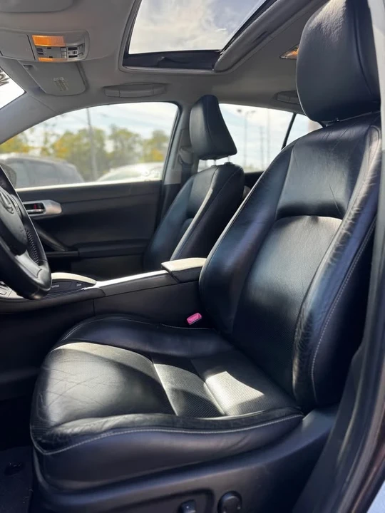2011 Lexus CT - Image 15 of 20