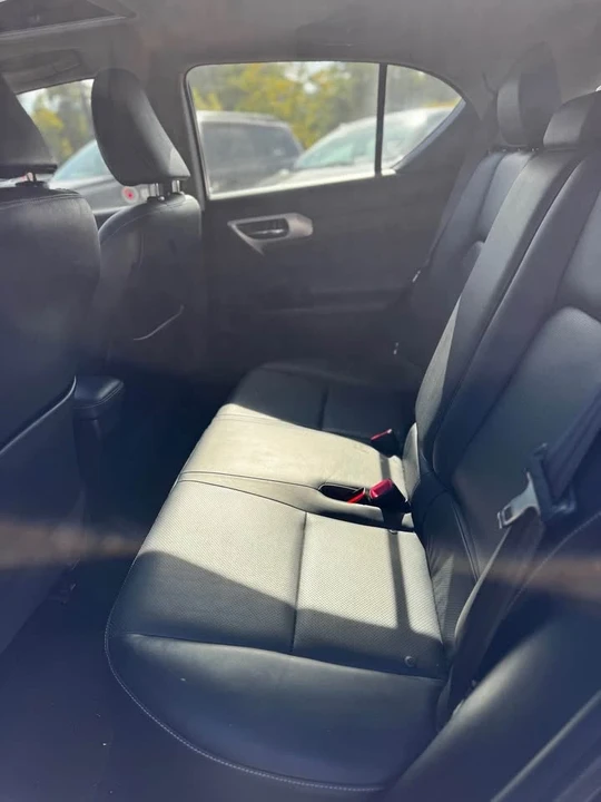 2011 Lexus CT - Image 18 of 20