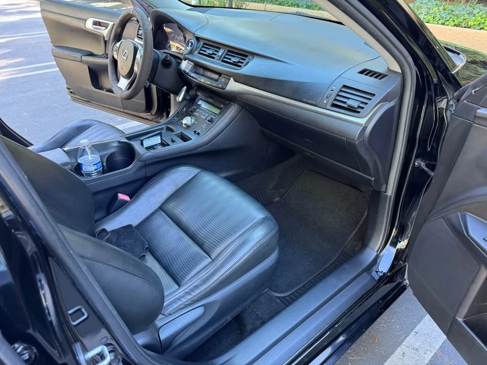 2011 Lexus CT - Image 15 of 15
