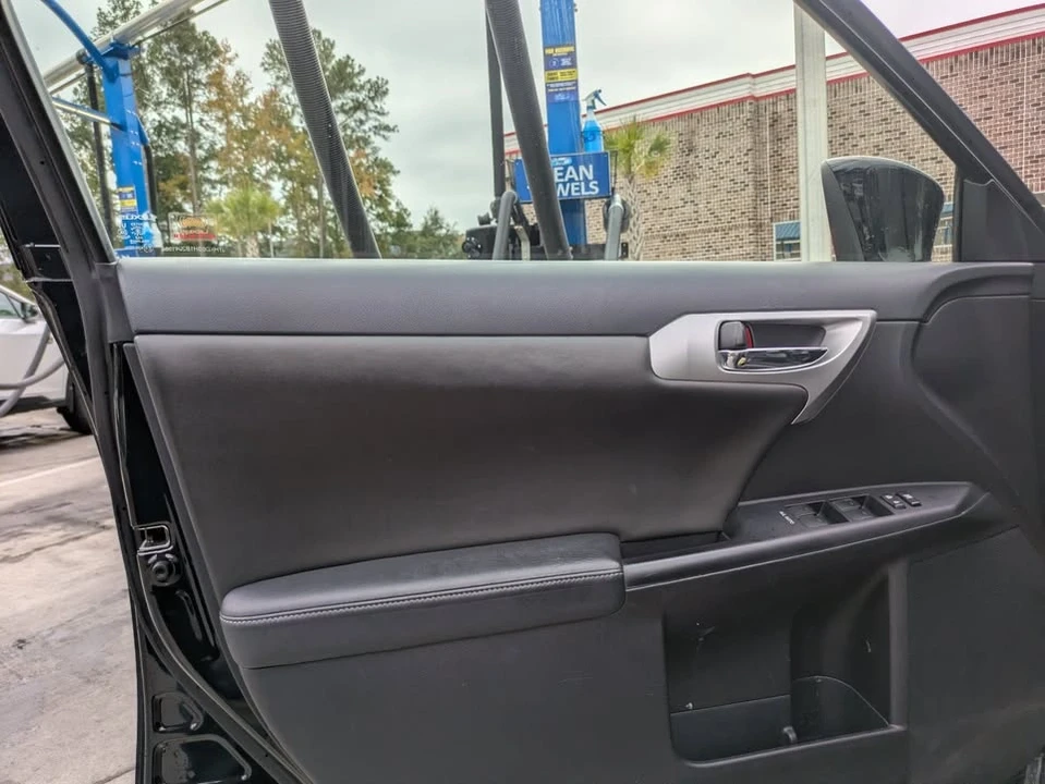 2011 Lexus CT - Image 11 of 19