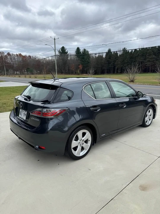 2011 Lexus CT - Image 2 of 14