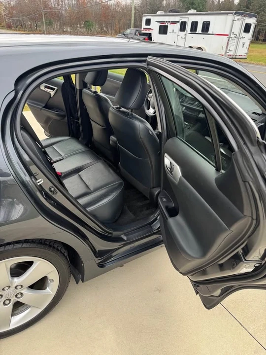 2011 Lexus CT - Image 11 of 14
