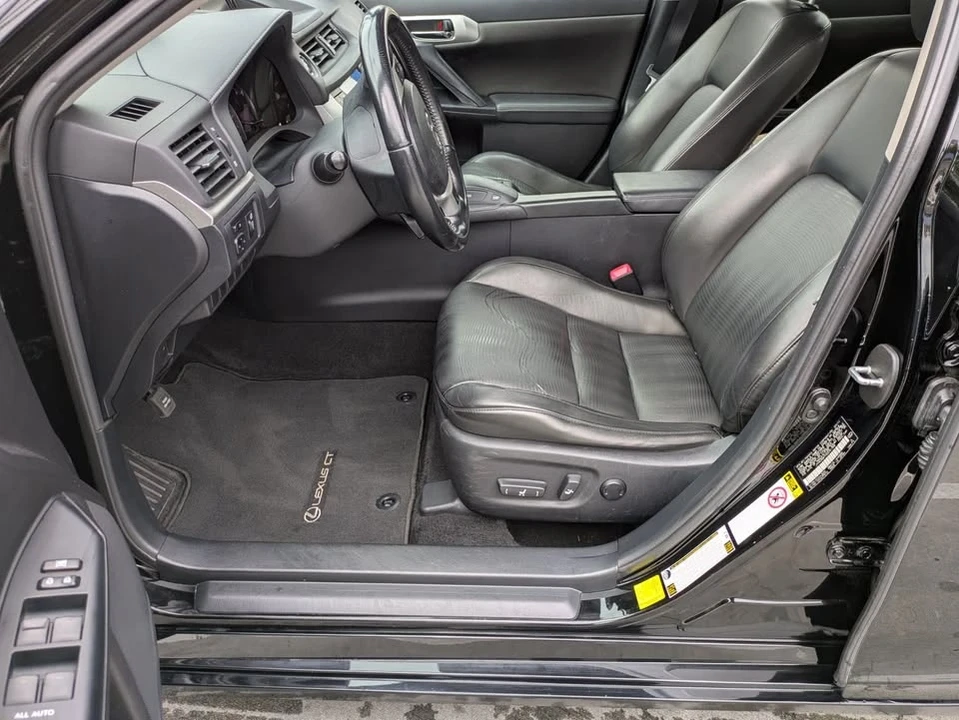 2011 Lexus CT - Image 8 of 19