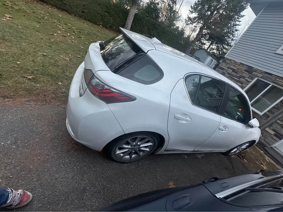 2011 Lexus CT - Image 3 of 4