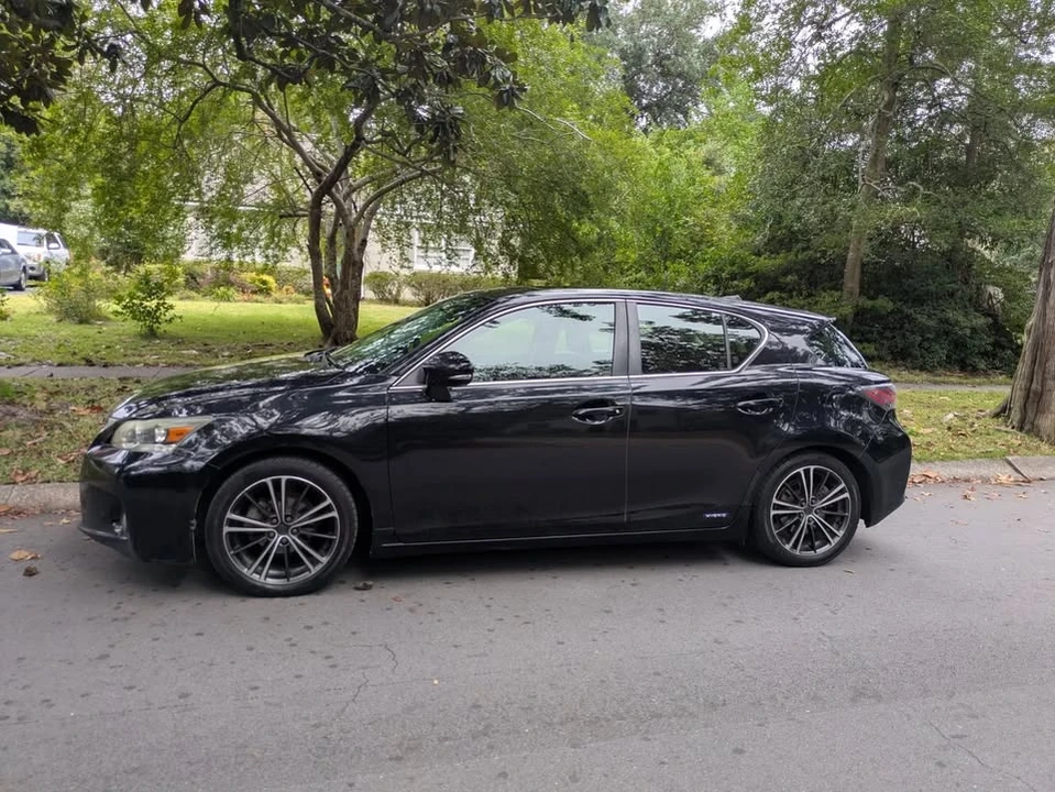 2011 Lexus CT - Image 2 of 19