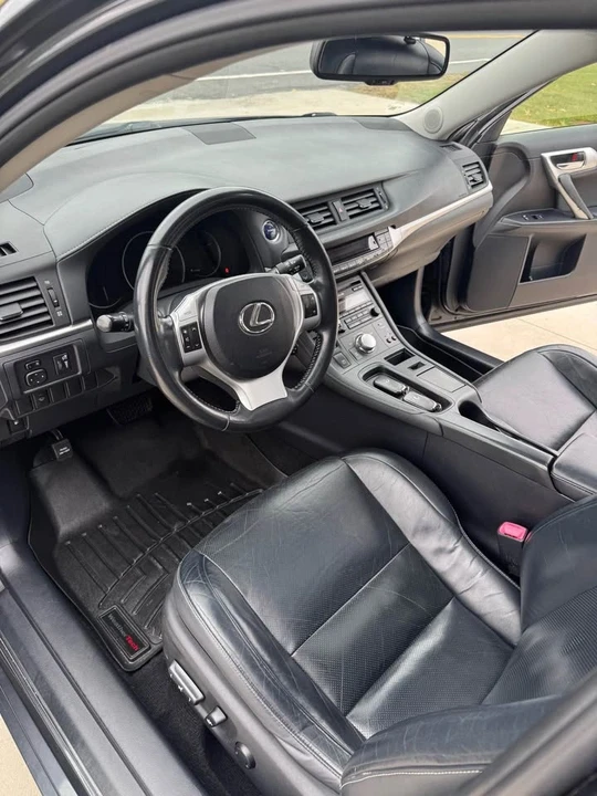 2011 Lexus CT - Image 13 of 14