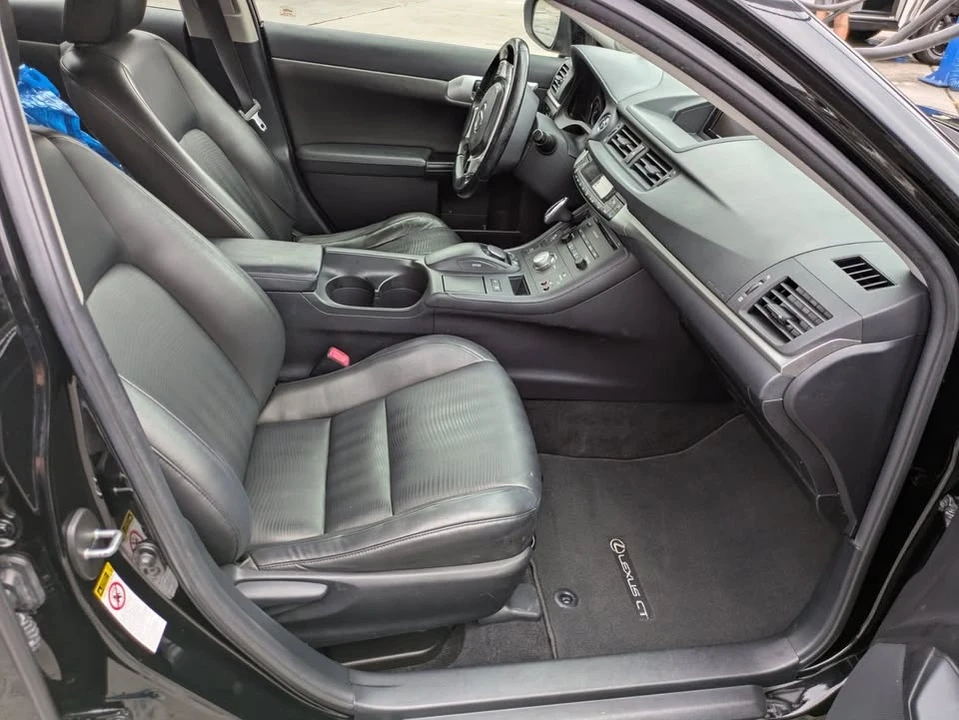 2011 Lexus CT - Image 9 of 19